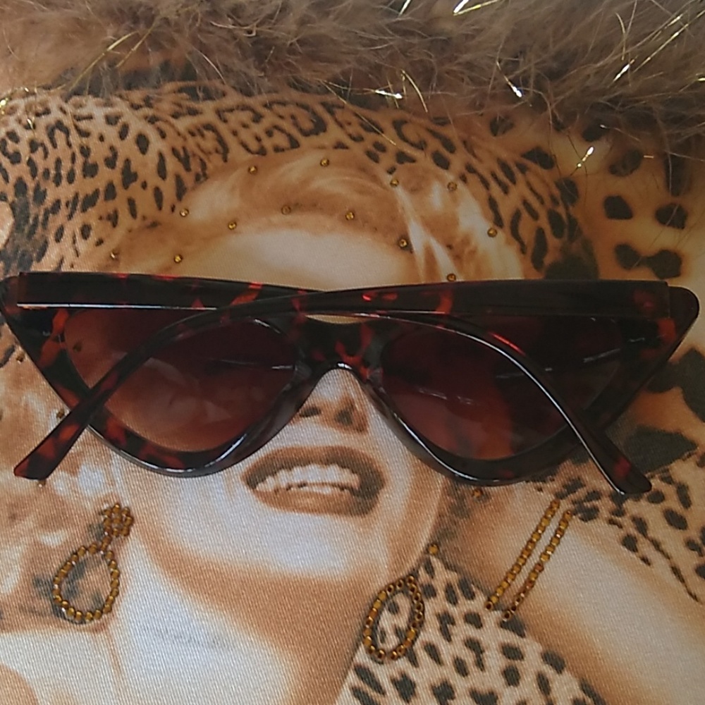 Trendy Cat Eye Faux Tortoise Shell Sunglasses - Picture 4 of 8